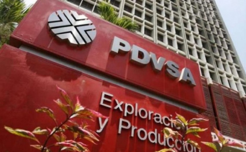 Producción petrolera de Venezuela ha caído 50% desde que el chavismo llegó al poder